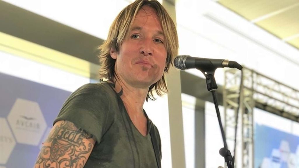 Keith Urban returns home for prostate cancer